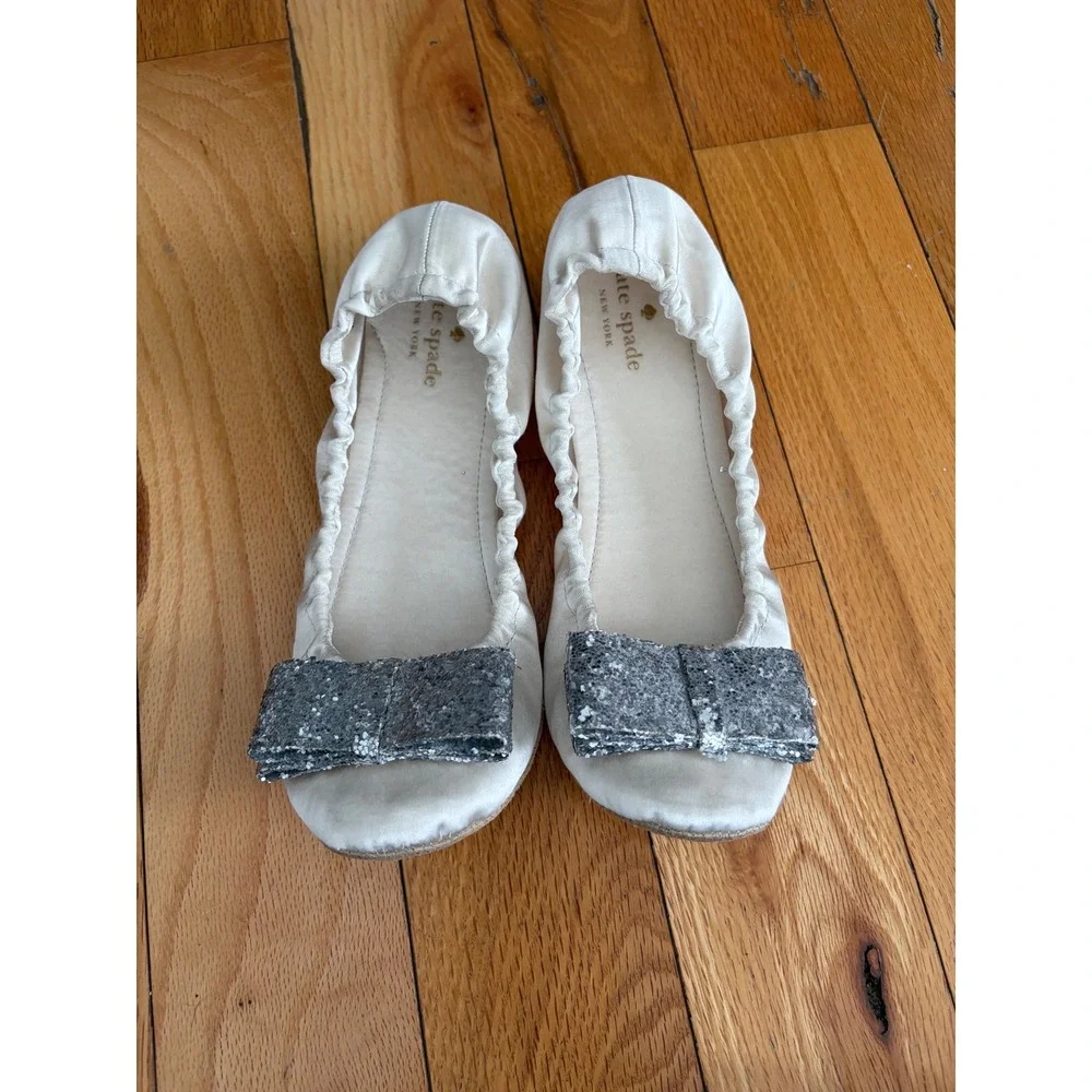 Kate Spade New York Ivory Satin Silver Glitter Bow Ballerina Slipper Size‎ 7